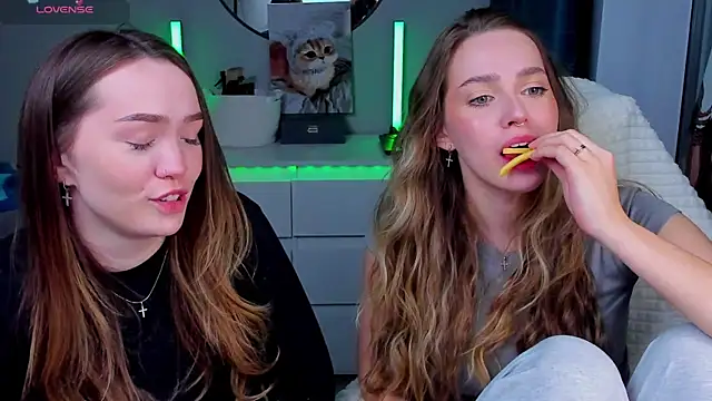 YaraKroft  online show from 7, 3, 2026