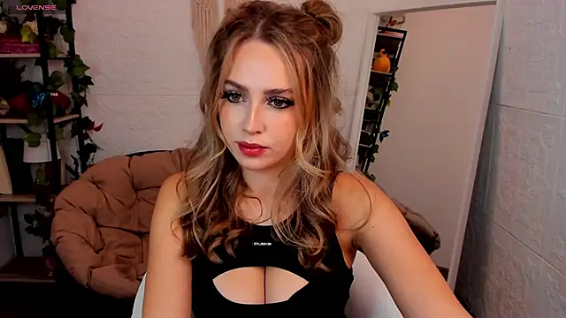 YaraKroft  online show from 19, 2, 2025