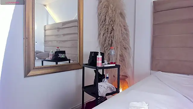 Snapshot of IsabellaJonns chatting on 12, 1, 2025 IsabellaJonns online show from 12, 1, 2025