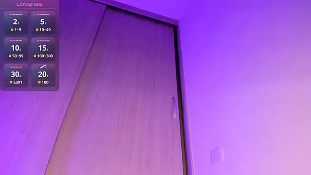 CoralineKam1 online show from 7, 11, 2025