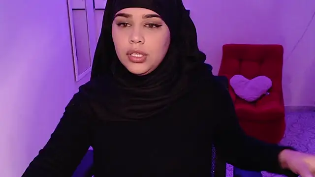 Snapshot of VenussTits97 chatting on 27, 10, 2025 VenussTits97 online show from 27, 10, 2025