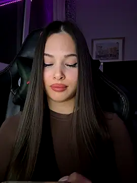 Snapshot of EricaWalls chatting on 5, 11, 2025 EricaWalls online show from 5, 11, 2025