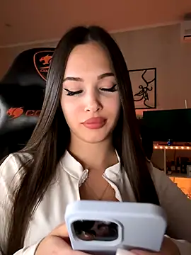 Snapshot of EricaWalls chatting on 10, 9, 2025 EricaWalls online show from 10, 9, 2025