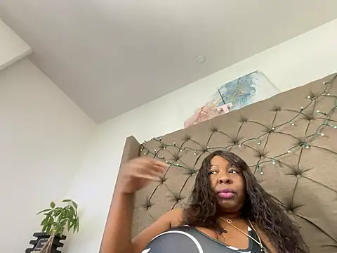 XXXLollipopsJuicy online show from 29, 4, 2026