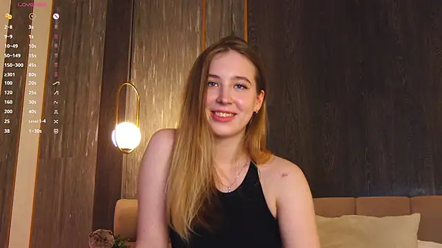 LoraineLuff online show from 8, 3, 2025