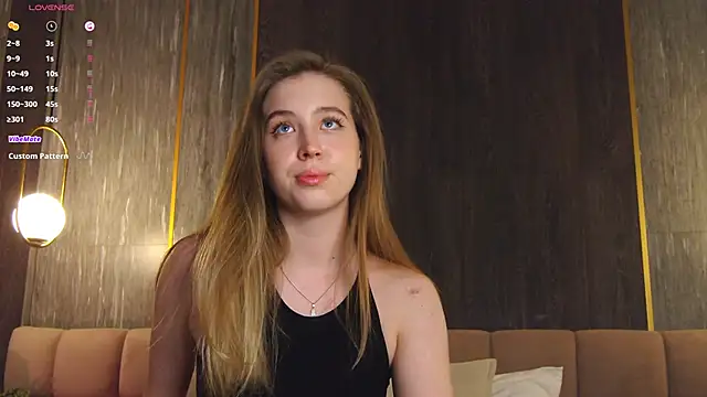 LoraineLuff online show from 12, 3, 2025