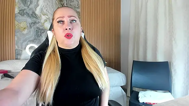 Danna topless online show from 5, 12, 2025