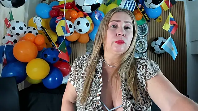 Snapshot of Danna_topless chatting on 15, 6, 2026 Danna topless online show from 15, 6, 2026