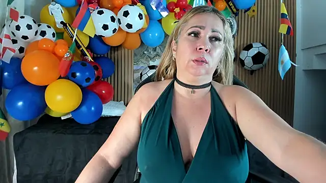 Snapshot of Danna_topless chatting on 30, 6, 2026 Danna topless online show from 30, 6, 2026