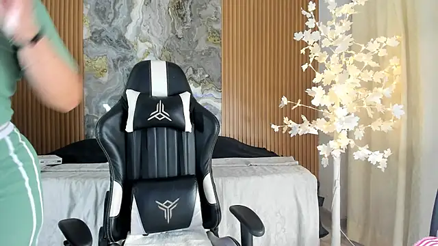 Danna topless online show from 25, 3, 2026