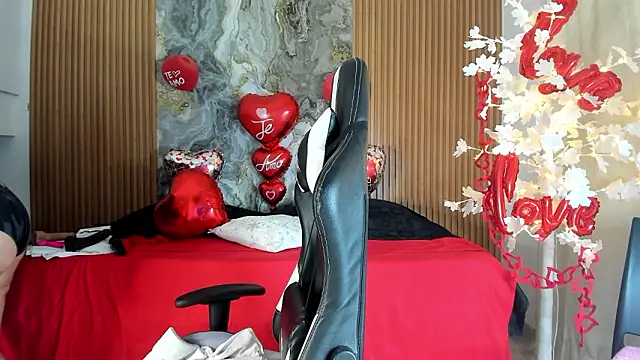 Danna topless online show from 13, 2, 2026