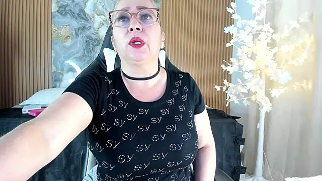 Snapshot of Danna_topless chatting on 23, 4, 2026 Danna topless online show from 23, 4, 2026