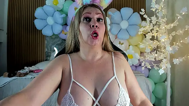 Danna topless online show from 31, 3, 2026