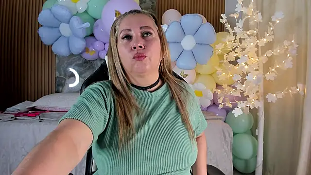 Danna topless online show from 7, 4, 2026