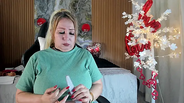 Danna topless online show from 7, 3, 2026