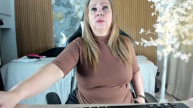 Danna topless online show from 24, 3, 2026