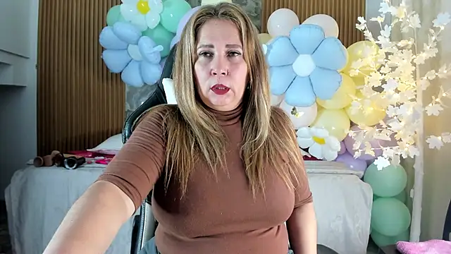 Danna topless online show from 8, 4, 2026