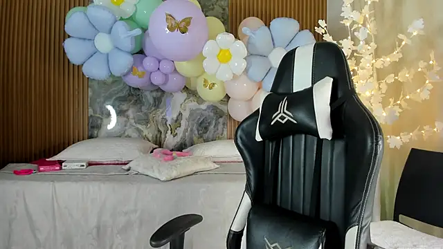 Danna topless online show from 1, 4, 2026