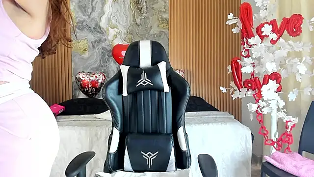 Danna topless online show from 13, 3, 2026