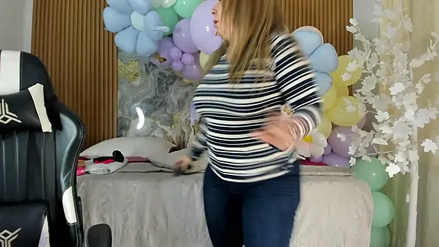 Danna topless online show from 10, 4, 2026