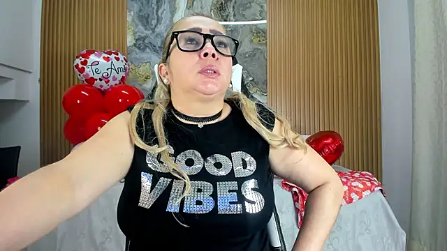 Danna topless online show from 6, 3, 2025