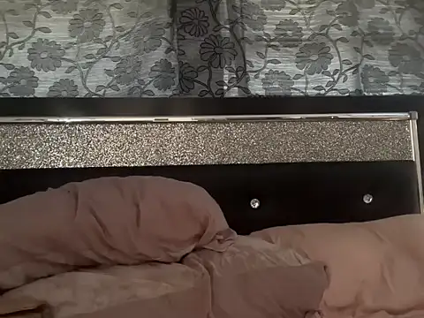 Snapshot of londonsfantasy chatting on 10, 10, 2025 londonsfantasy online show from 10, 10, 2025