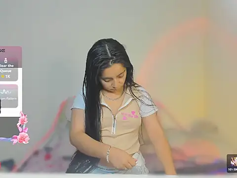 Snapshot of litle_mily_ chatting on 13, 11, 2025 litle mily online show from 13, 11, 2025