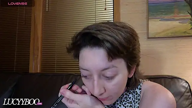 lovelylucyy online show from 8, 1, 2026