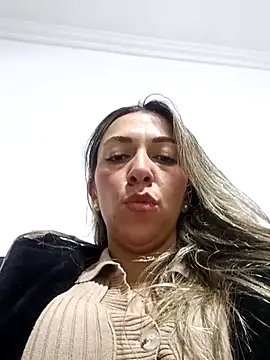 Snapshot of rachellboom chatting on 13, 11, 2025 rachellboom online show from 13, 11, 2025