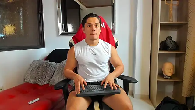 julian wallace online show from 17, 4, 2026