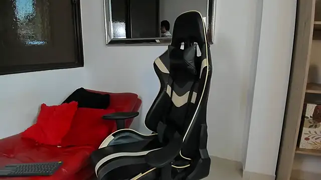 julian wallace online show from 8, 3, 2026