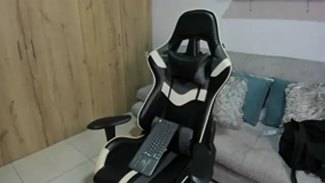 julian wallace online show from 23, 2, 2026