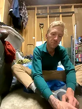 bentoverblonde online show from 24, 10, 2025