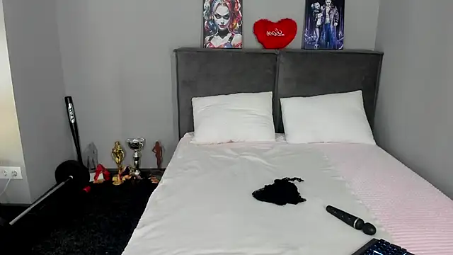 MuscleXXXBarbie online show from 8, 4, 2026