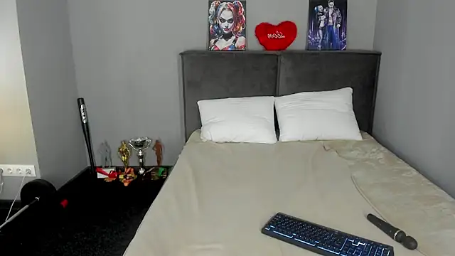MuscleXXXBarbie online show from 4, 6, 2026