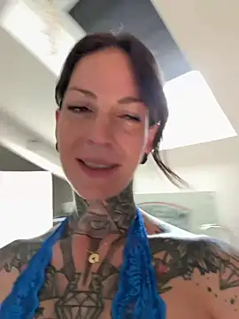 BrownieyQueen online show from 20, 6, 2026