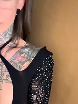 Snapshot of BrownieyQueen chatting on 5, 11, 2025 BrownieyQueen online show from 5, 11, 2025