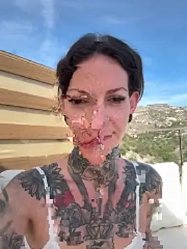 Snapshot of BrownieyQueen chatting on 1, 11, 2025 BrownieyQueen online show from 1, 11, 2025