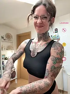 Snapshot of BrownieyQueen chatting on 24, 5, 2026 BrownieyQueen online show from 24, 5, 2026