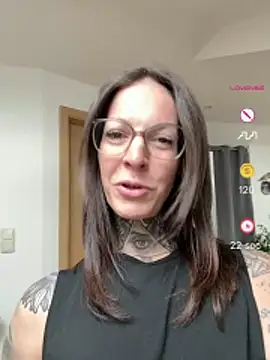 Snapshot of BrownieyQueen chatting on 20, 5, 2026 BrownieyQueen online show from 20, 5, 2026