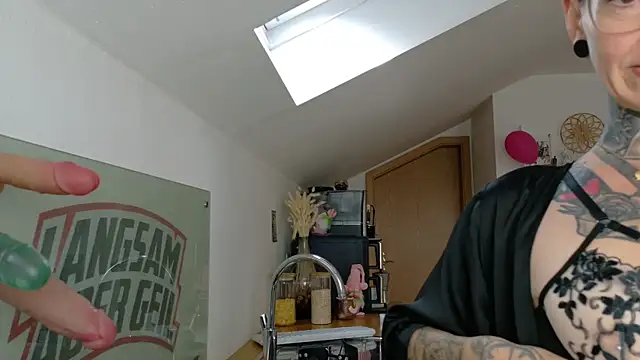 Snapshot of BrownieyQueen chatting on 6, 5, 2026 BrownieyQueen online show from 6, 5, 2026