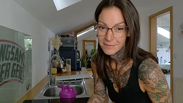 BrownieyQueen online show from 23, 7, 2026