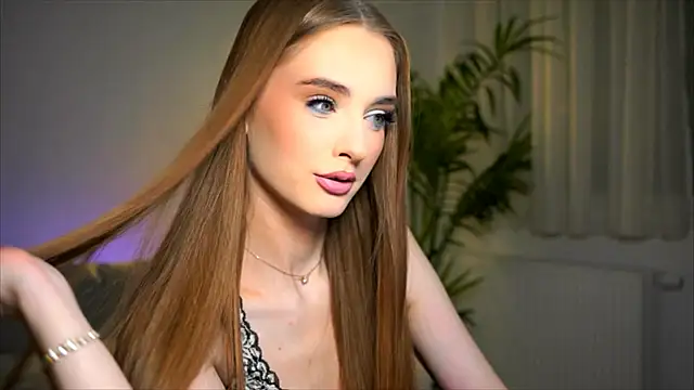 petitegonwiild online show from 13, 4, 2026