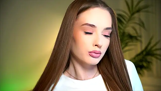 Snapshot of petitegonwiild chatting on 26, 10, 2025 petitegonwiild online show from 26, 10, 2025