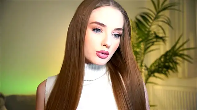 Snapshot of petitegonwiild chatting on 6, 11, 2025 petitegonwiild online show from 6, 11, 2025