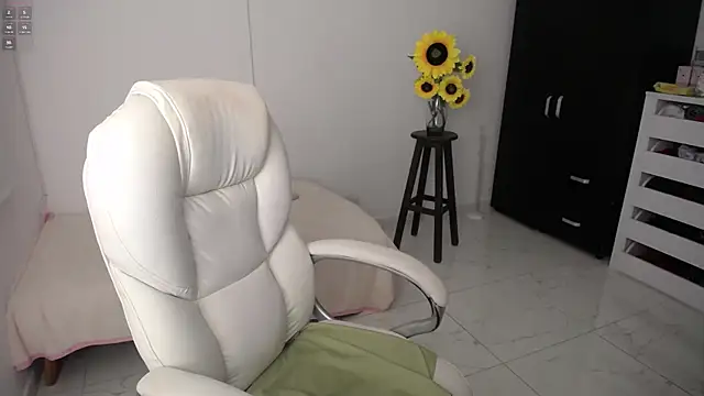 Snapshot of Chiraz_hasnaa chatting on 5, 2, 2025 Chiraz hasnaa online show from 5, 2, 2025