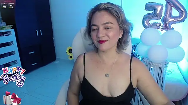 Snapshot of Chiraz_hasnaa chatting on 12, 1, 2025 Chiraz hasnaa online show from 12, 1, 2025