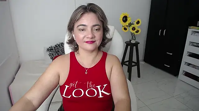 Snapshot of Chiraz_hasnaa chatting on 14, 3, 2025 Chiraz hasnaa online show from 14, 3, 2025