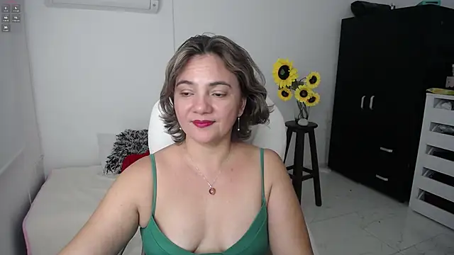 Snapshot of Chiraz_hasnaa chatting on 16, 3, 2025 Chiraz hasnaa online show from 16, 3, 2025