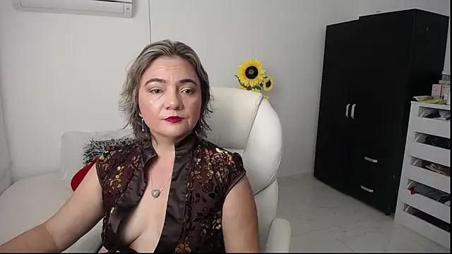 Snapshot of Chiraz_hasnaa chatting on 3, 1, 2025 Chiraz hasnaa online show from 3, 1, 2025